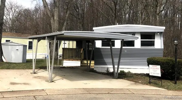 612 Holly Court, Jonesville, MI 49250