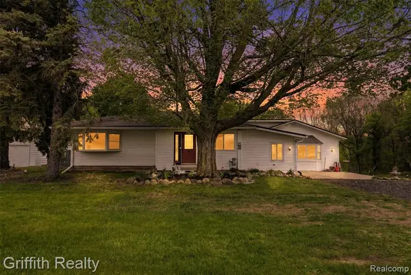 9198 Silver Lake, Linden, MI 48451
