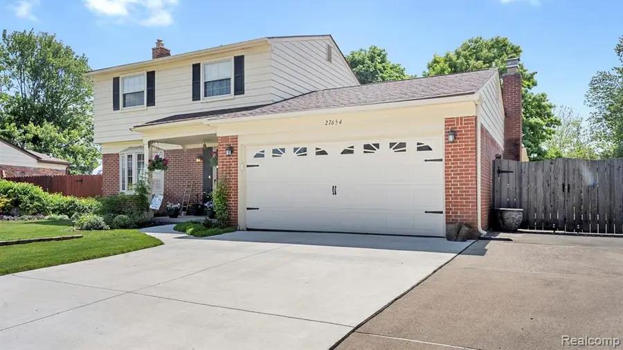 27654 Oakcrest, Brownstown, MI 48183 - #3