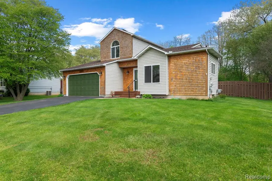 3195 Sandpoint, Brighton, MI 48114 - #3