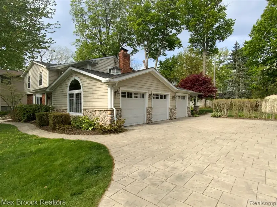 2926 Birch Harbor, West Bloomfield, MI 48324 - #3