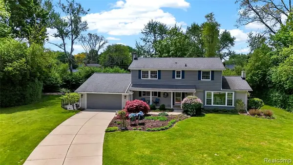 3717 Tyrconnel, West Bloomfield, MI 48323