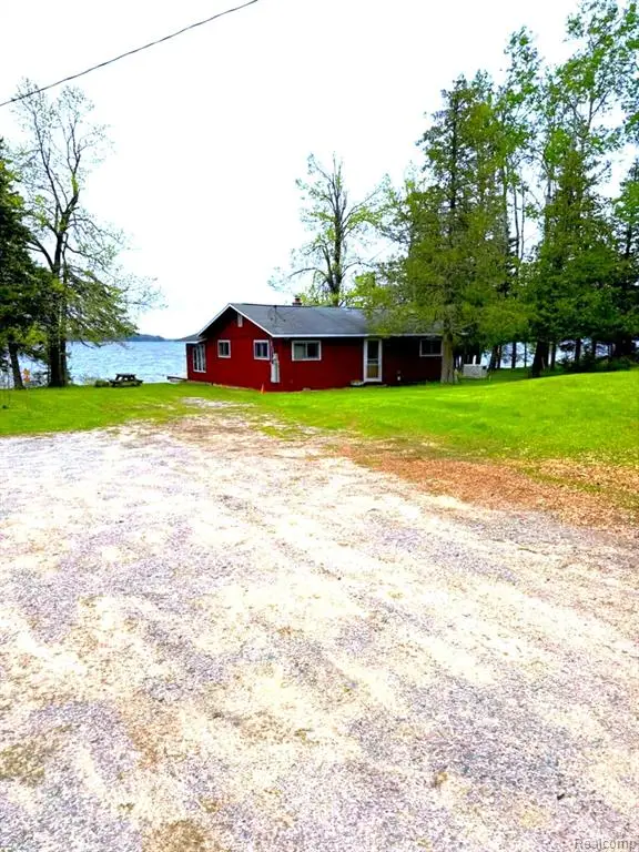 5136 Hardwood, Hubbard Lake, MI 49747