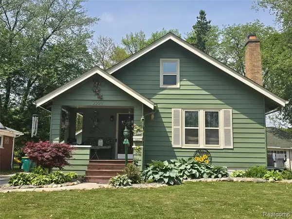 22911 Maple, Farmington, MI 48336