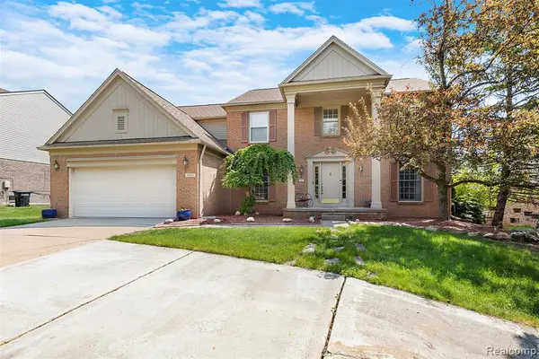 1853 Midchester, West Bloomfield, MI 48324