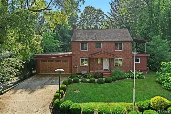 1350 Pettibone Lake, Highland, MI 48356
