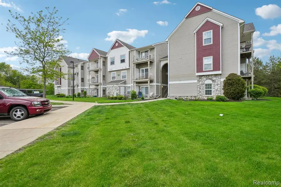 15240 Silver #APT 306, Fenton, MI 48430 - #2