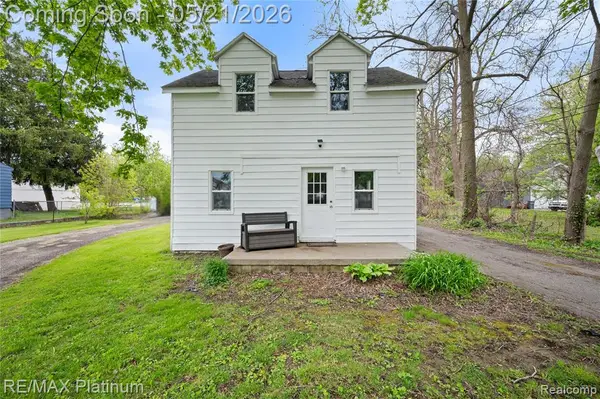 6116 Lapeer, Burton, MI 48509