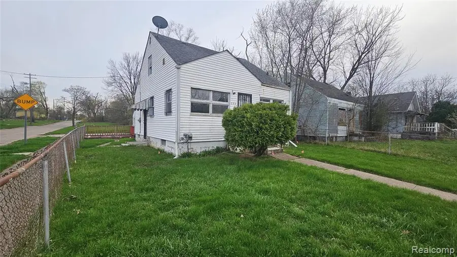 258 E Hobson, Flint, MI 48505 - #3