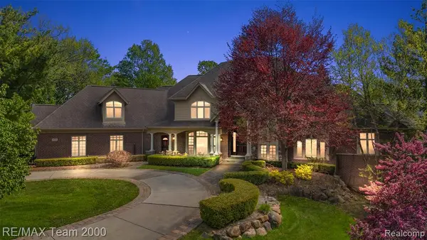 630 Sheldon, Rochester, MI 48306