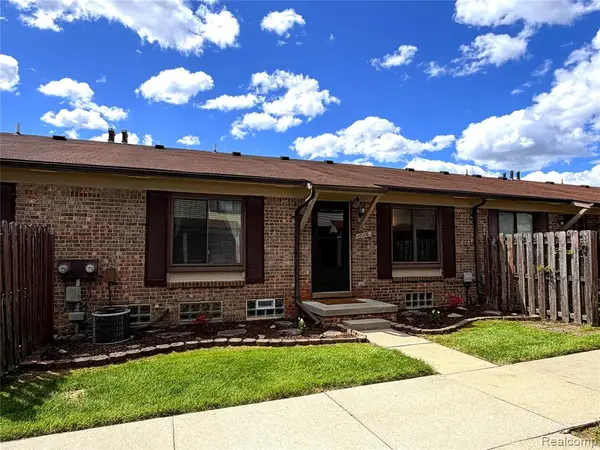 17116 Kingsbrooke, Clinton Township, MI 48038