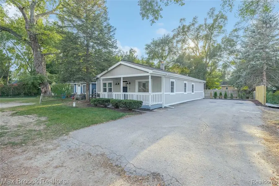 3187 Woodlawn, Commerce Township, MI 48390 - #2