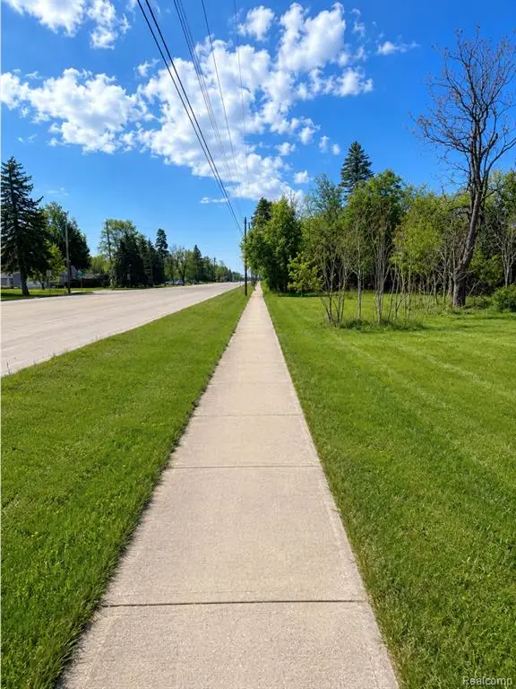 1423 N Belsay, Burton, MI 48509 - #1