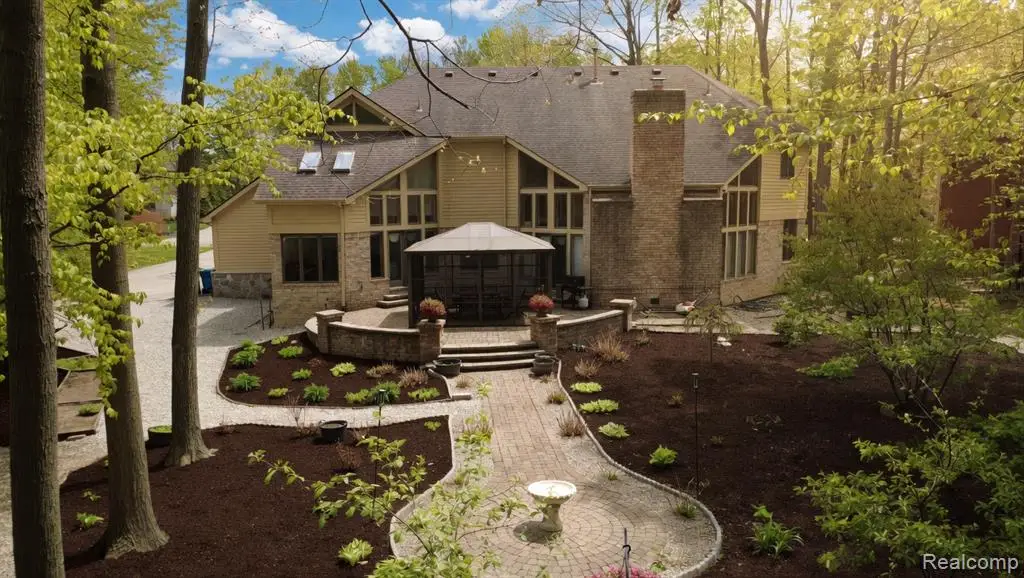 1305 Kings Pointe, Grand Blanc, MI 48439 - #1