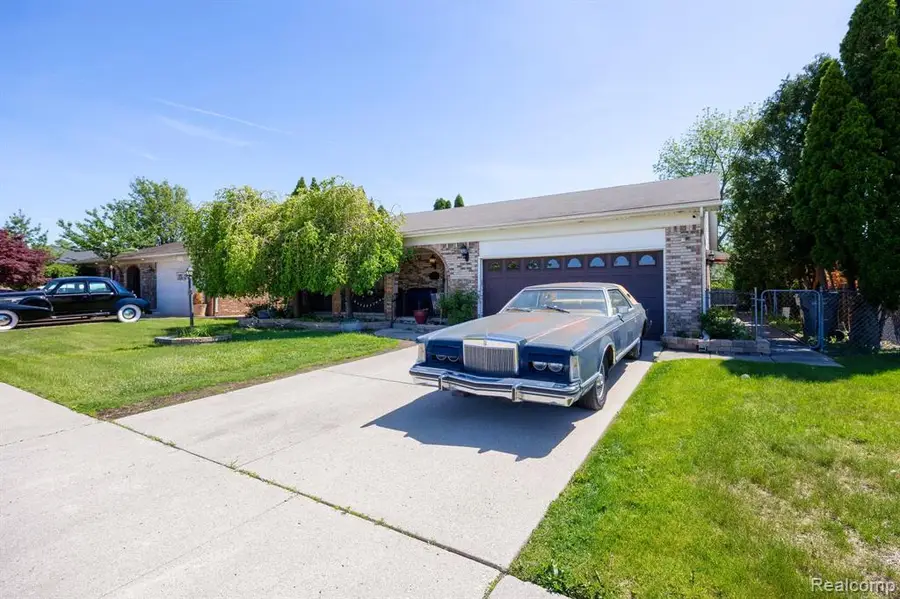 5858 Reuter, Dearborn, MI 48126 - #2