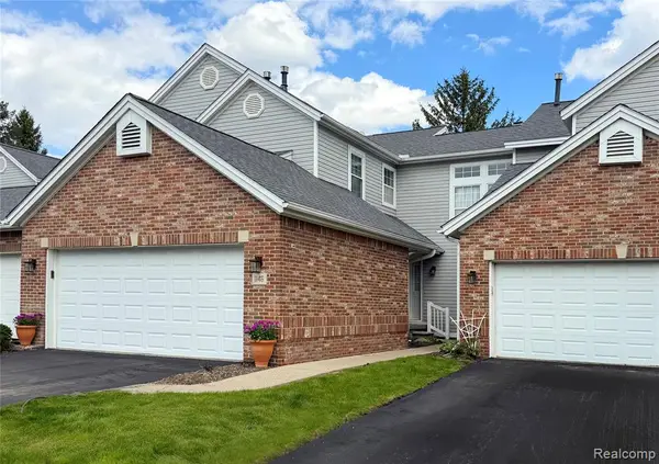 1146 Fairways #23, Troy, MI 48085