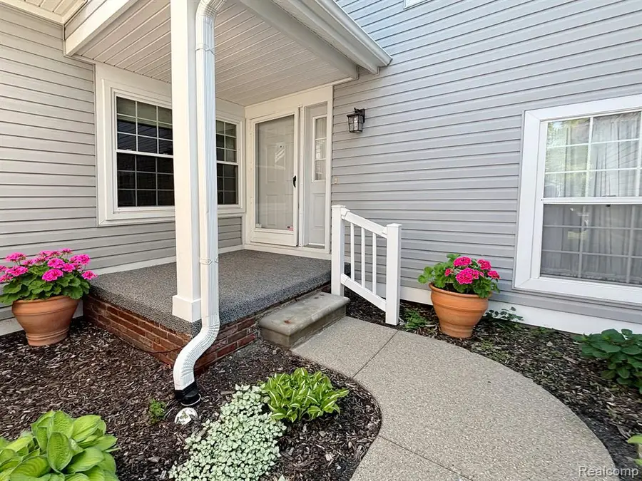 1146 Fairways #23, Troy, MI 48085 - #2