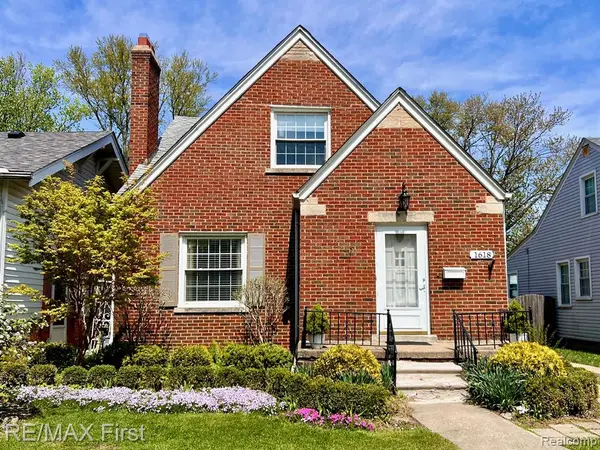 1618 Anita, Grosse Pointe Woods, MI 48236