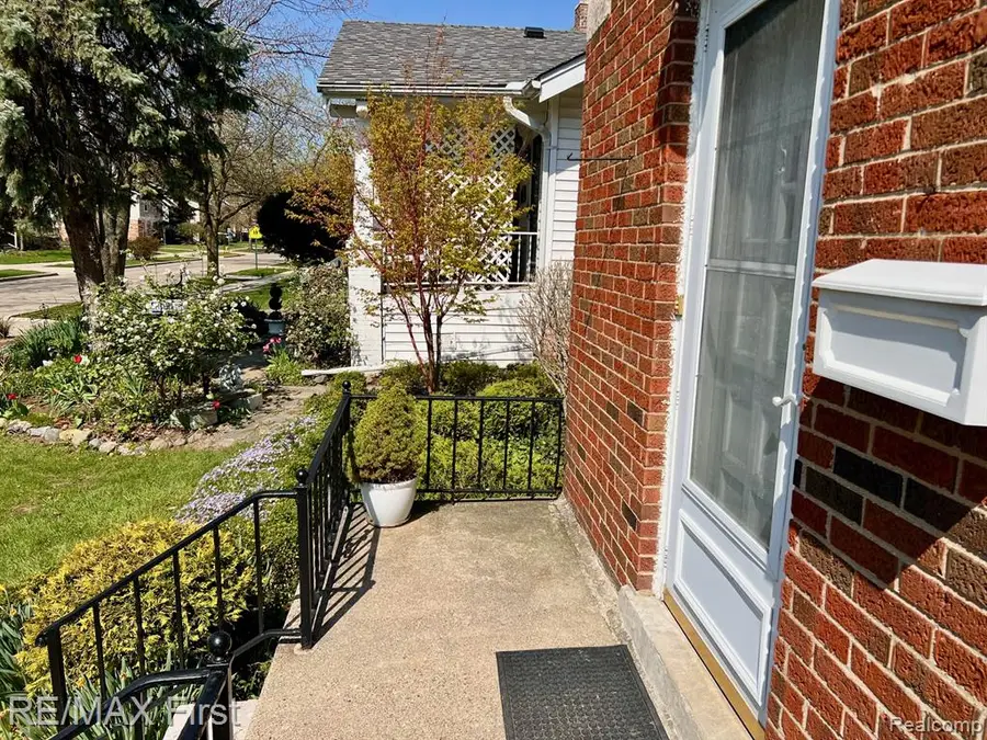 1618 Anita, Grosse Pointe Woods, MI 48236 - #2