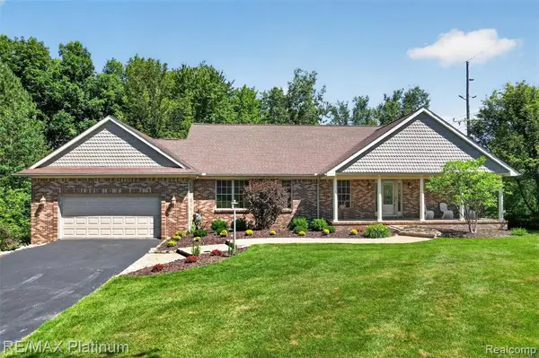 59360 Foxpointe, South Lyon, MI 48178