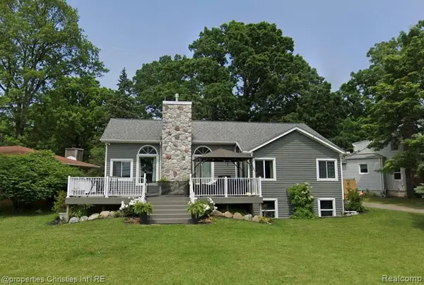 623 Lakeside, Waterford, MI 48328