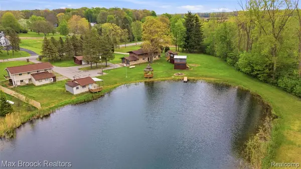 1392 Maple Grove, Lapeer, MI 48446