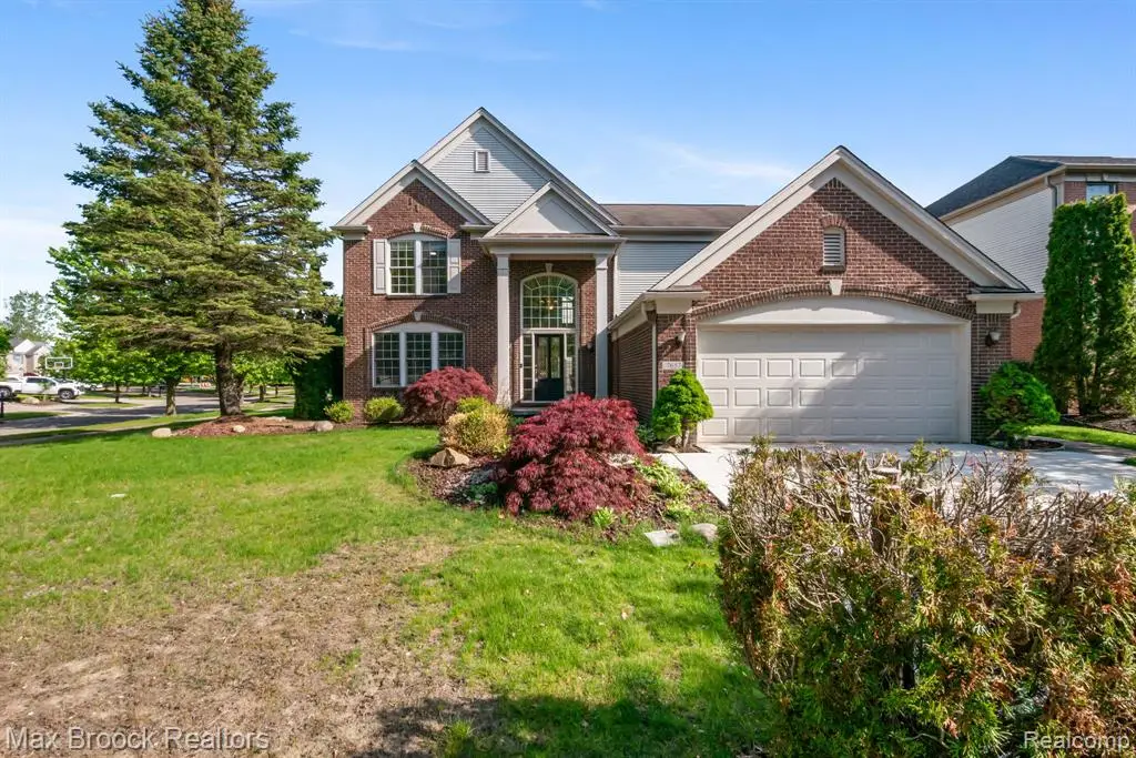 7657 Windgate, West Bloomfield, MI 48323 - #1