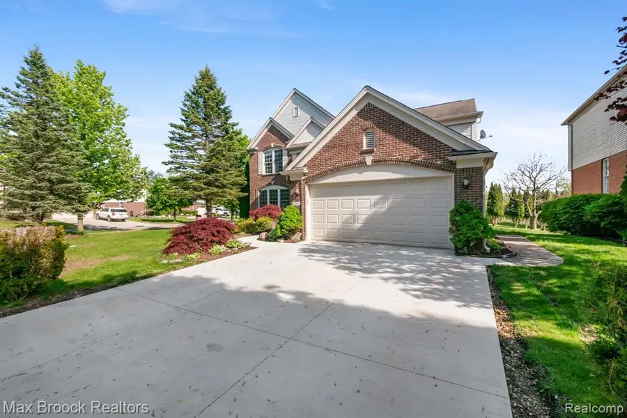 7657 Windgate, West Bloomfield, MI 48323 - #3