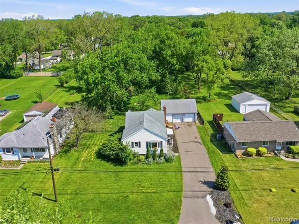 2733 Lovington, Troy, MI 48083