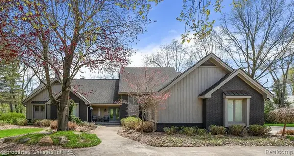 1071 Woodbridge, Rochester, MI 48306