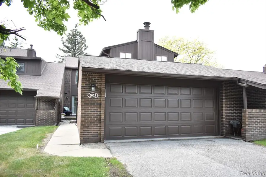 2073 Bordeaux, West Bloomfield, MI 48323 - #2
