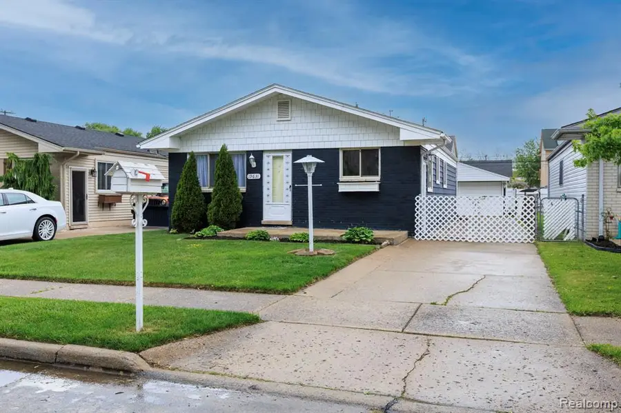 19631 Macel, Roseville, MI 48066 - #2