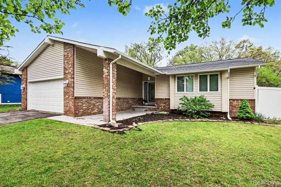 2770 Shady Hollow, White Lake, MI 48383 - #3