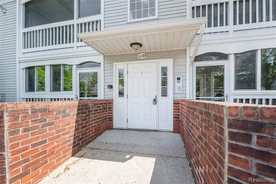 1139 Curzon #203, Howell, MI 48843 - #2