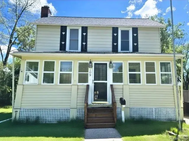 109 Cogshall, Holly, MI 48442 - #1