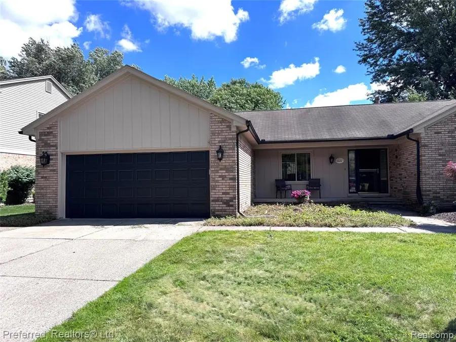 21225 Parklane, Farmington, MI 48335 - #2