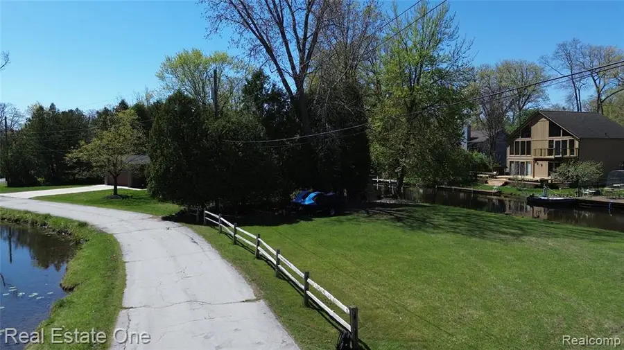 000 Clinton Dr, West Bloomfield, MI 48324 - #2