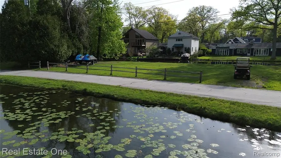 000 Clinton Dr, West Bloomfield, MI 48324 - #3