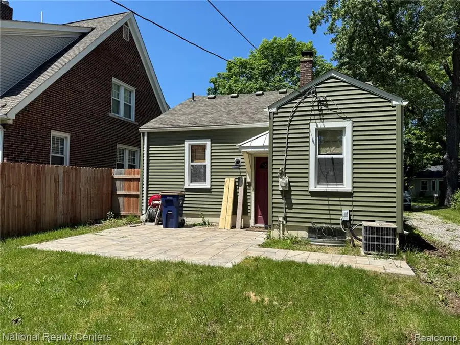 2230 Montroyal, Waterford, MI 48328 - #2