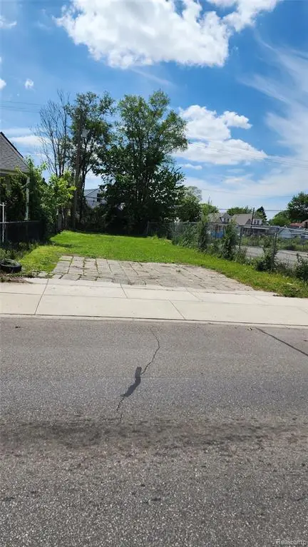 13015 Conant St, Hamtramck, MI 48212
