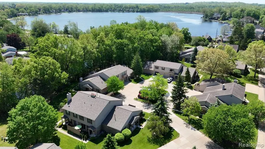 70 Pine Tree Ridge #2, Waterford, MI 48327 - #3