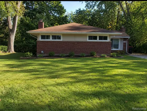 29358 Westbrook, Southfield, MI 48076