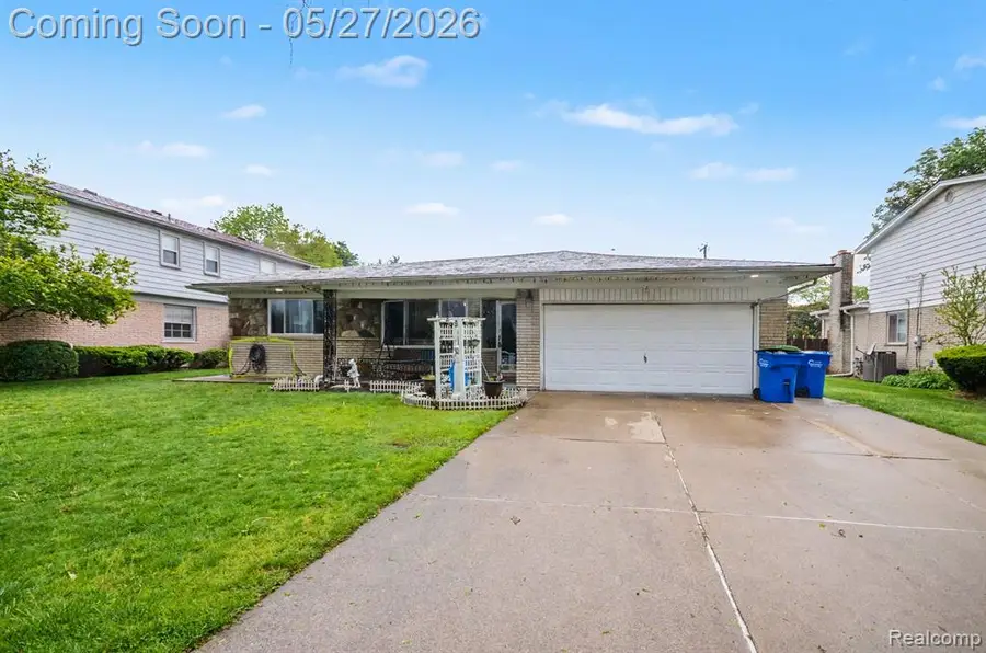 32343 Cambridge, Warren, MI 48093 - #2