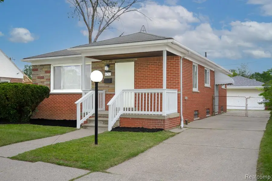 6742 Buhr, Hamtramck, MI 48212 - #2