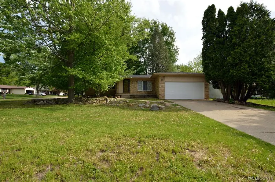 5200 Wishing Well, Grand Blanc, MI 48439 - #2