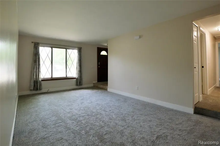 5200 Wishing Well, Grand Blanc, MI 48439 - #3