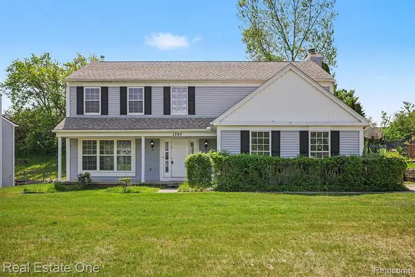 1797 Poppleton, West Bloomfield, MI 48324