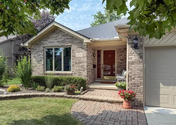 6821 Carriage Creek, Washington, MI 48094