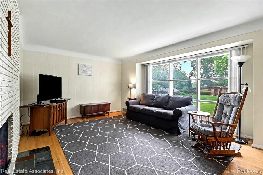 28442 Thorny Brae, Farmington Hills, MI 48331 - #3
