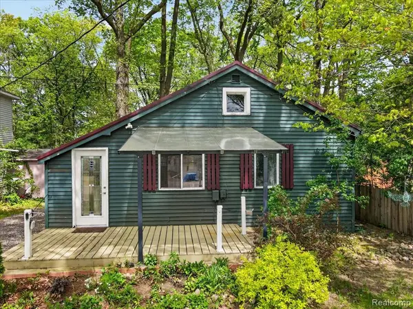 2086 Miles, Lapeer, MI 48446